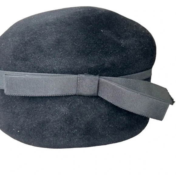 1950's Vintage Velvet Black Hat from Carson Pirie Scott & Co - Picture 4 of 7